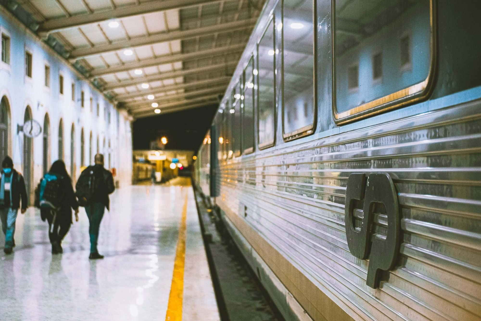 How Train and Bus Links Shape Daily Life in the Algarve