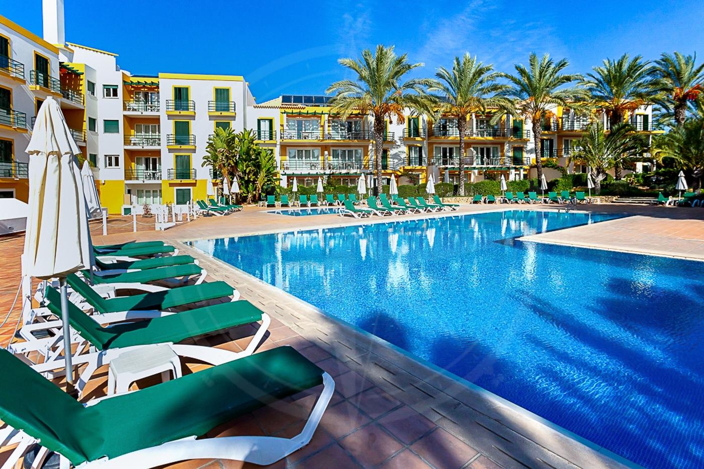 Tavira 2 bed apartment with Pool Views in Quinta do Morgado resort
