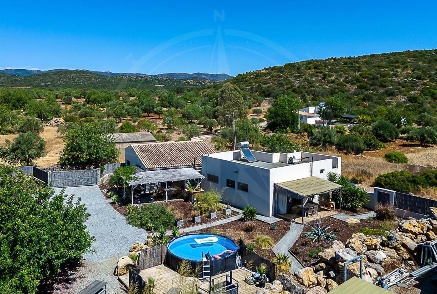 Exclusive and modern countryside Quinta on large plot, minutes from Moncarapacho