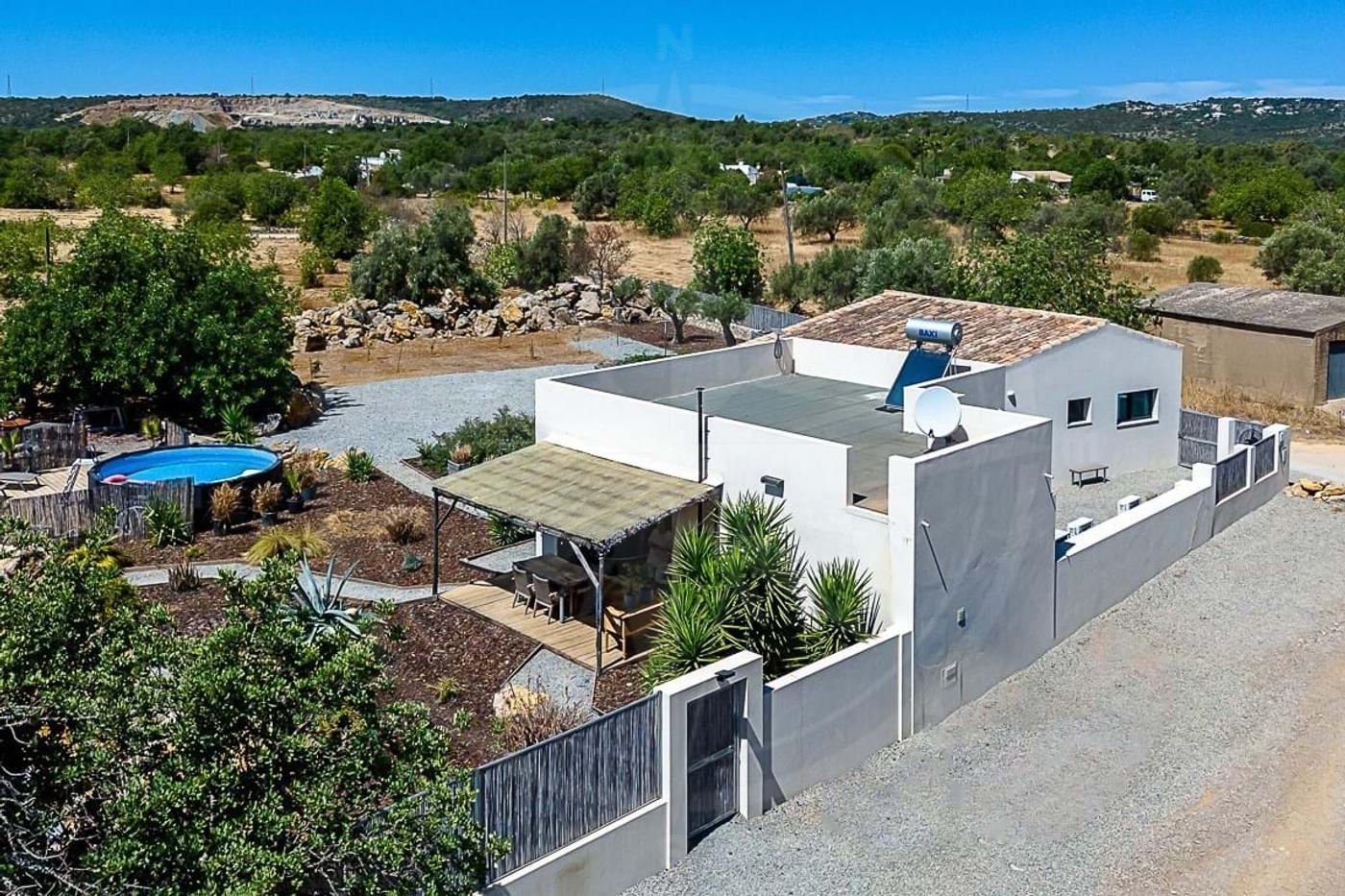 Exclusive and modern countryside Quinta on large plot, minutes from Moncarapacho