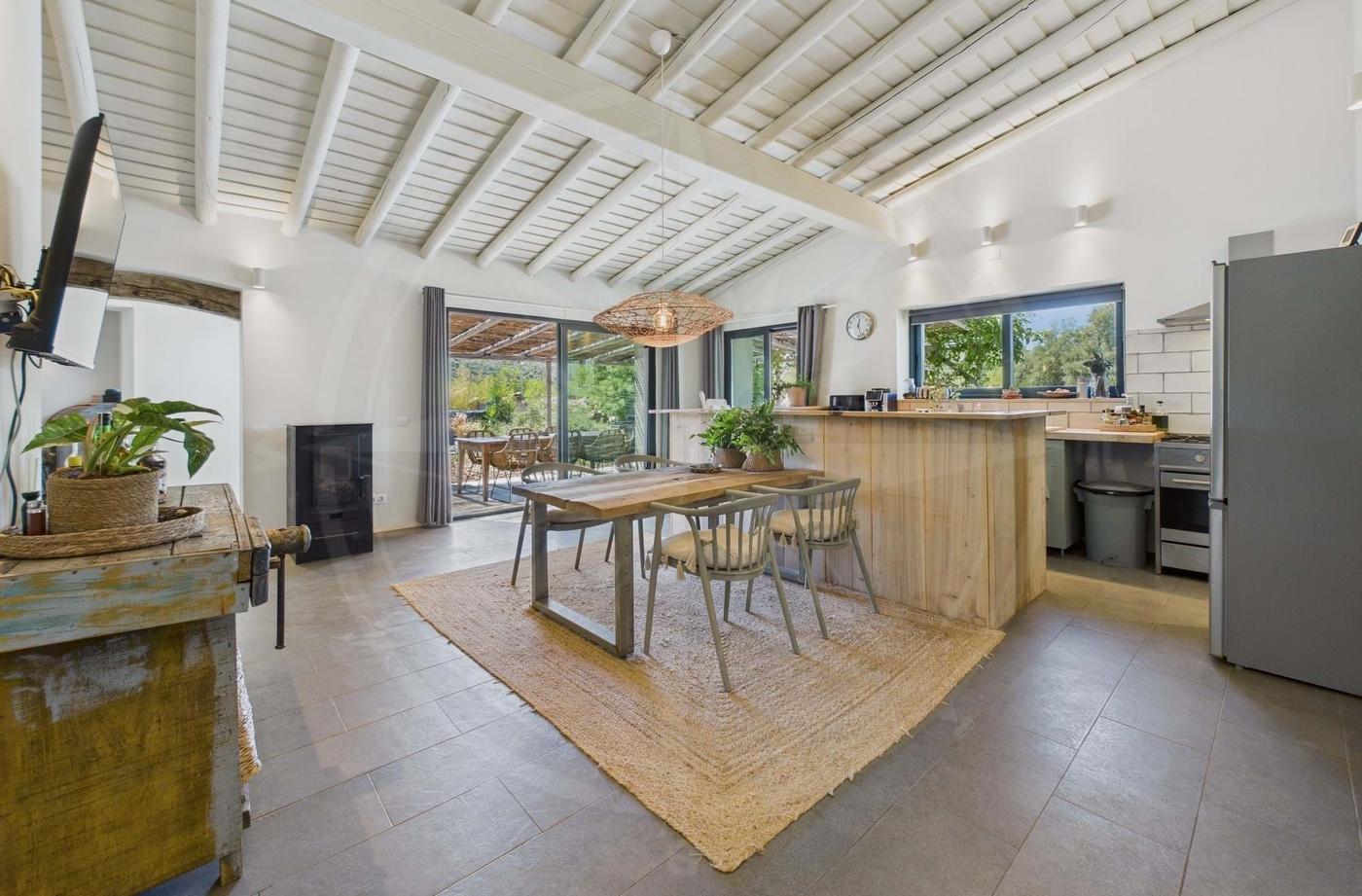 Exclusive and modern countryside Quinta on large plot, minutes from Moncarapacho