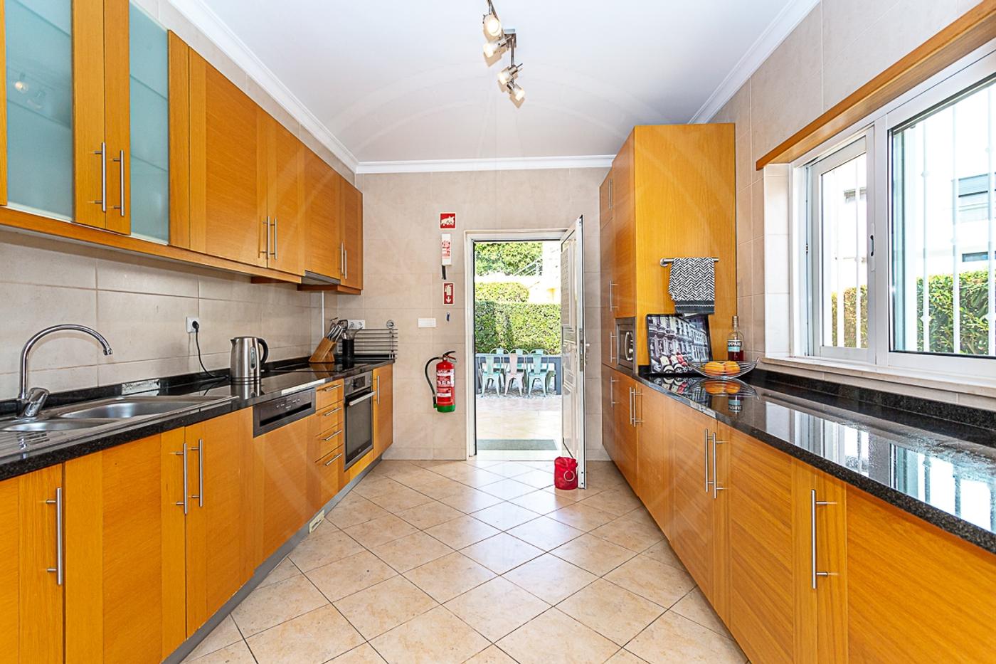 Elegant Detached 4 Bedroom Tavira Villa with Private Pool, Garden & Sea Views – 8