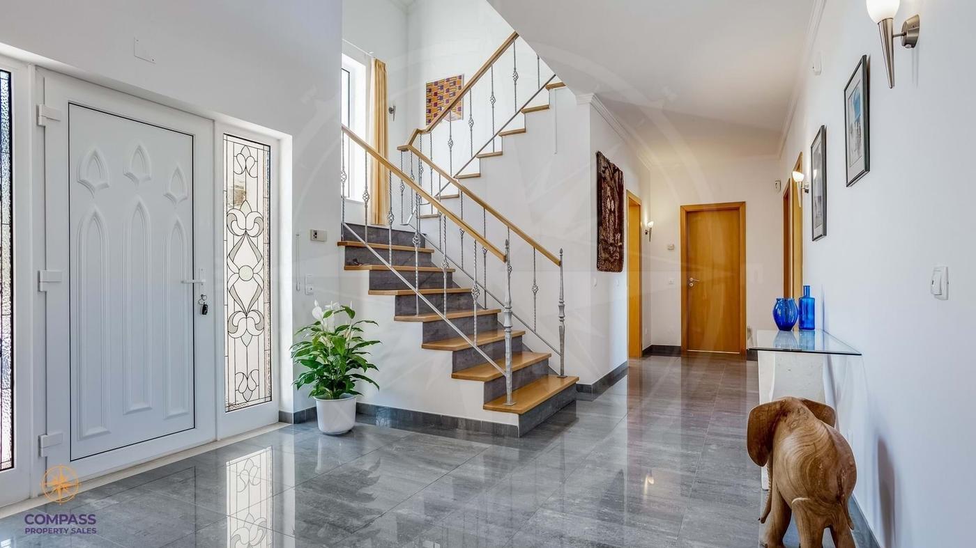 4 Bedroom Villa with Pool & Magnificent Views in Countryside