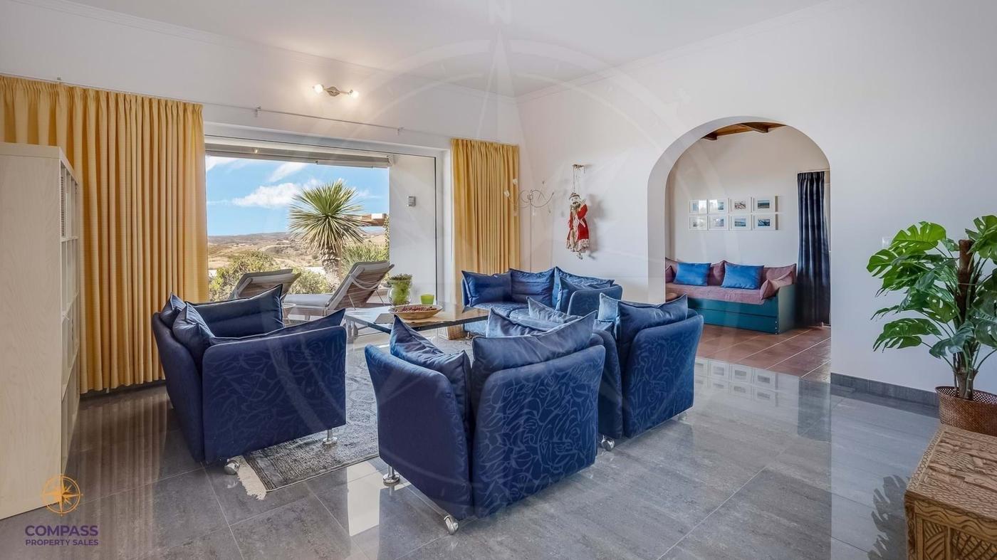 4 Bedroom Villa with Pool & Magnificent Views in Countryside