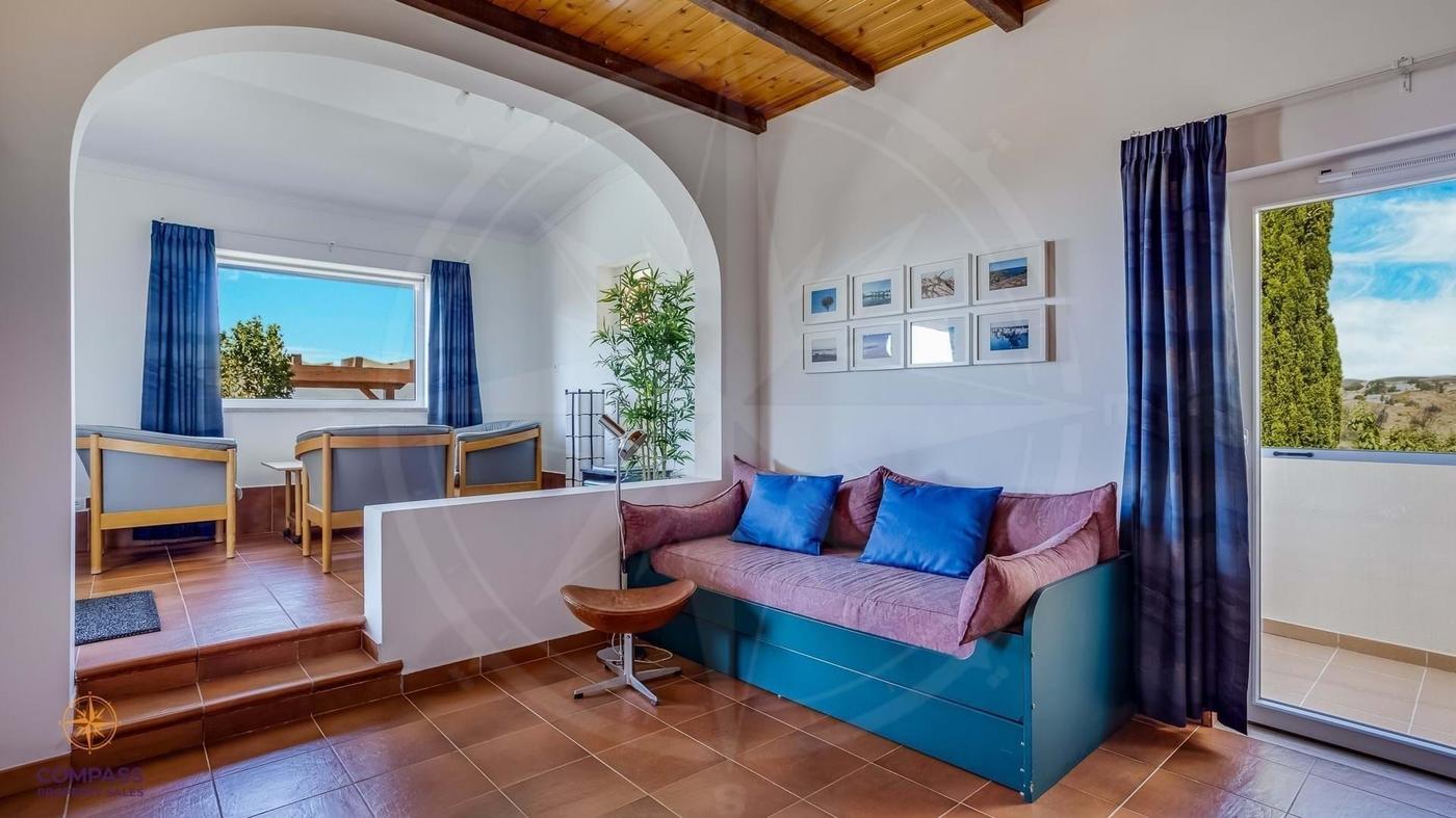 4 Bedroom Villa with Pool & Magnificent Views in Countryside