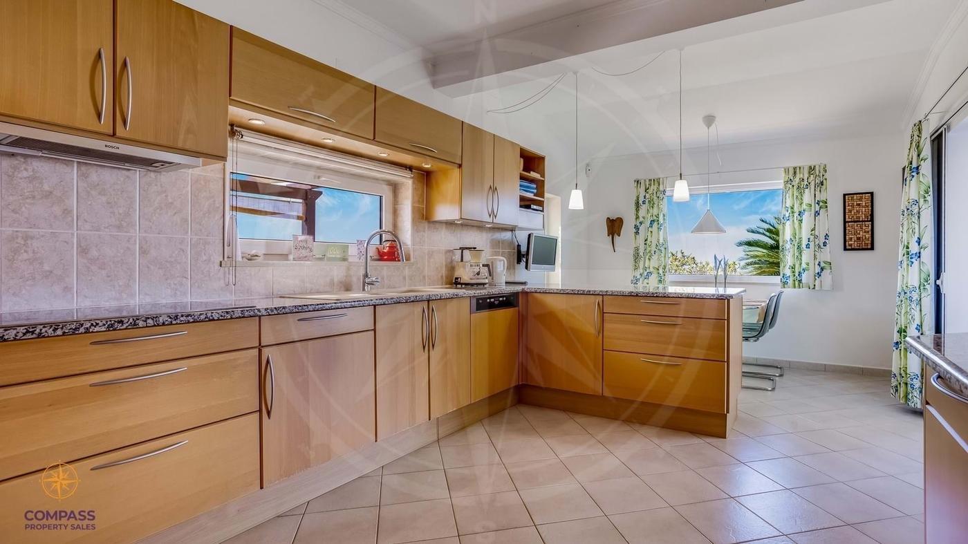 4 Bedroom Villa with Pool & Magnificent Views in Countryside – 7