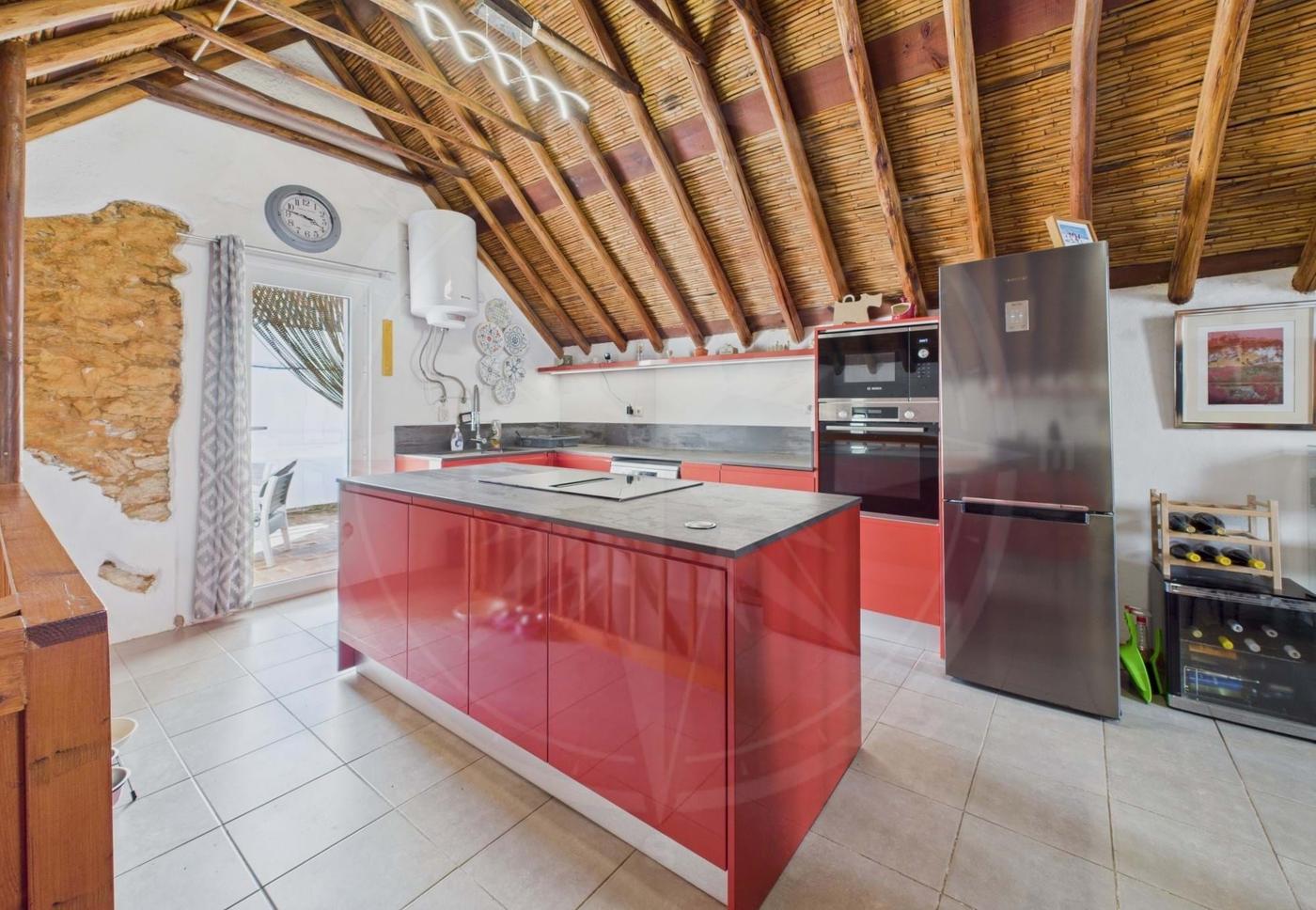 Tavira centre 3 bedroom townhouse with large sun terraces
