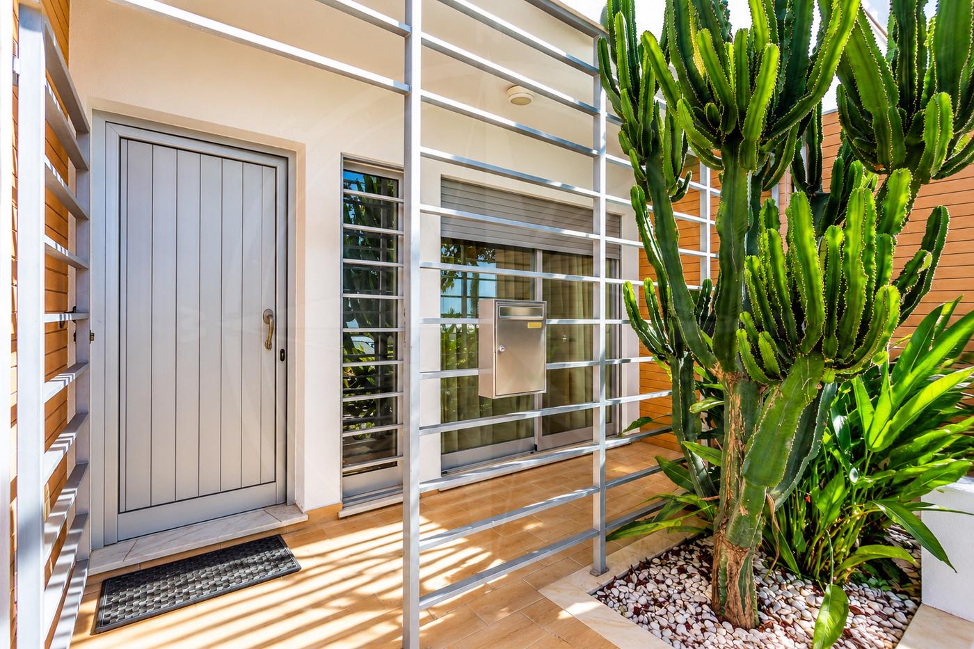 Turn-key 4 Bed Villa with Private Pool, Garage & Sea View Terrace – Central Tavira