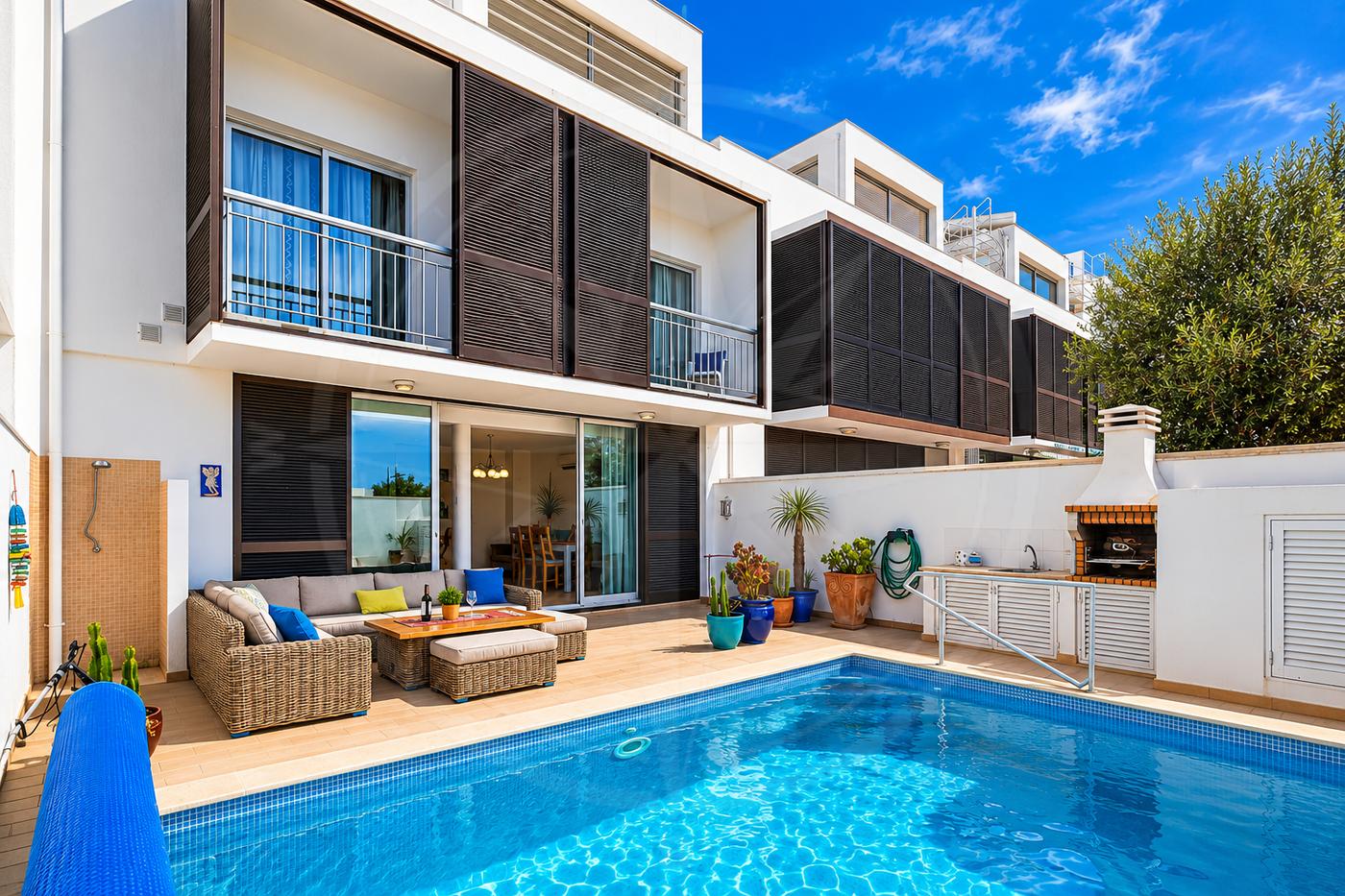 Turn-key 4 Bed Villa with Private Pool, Garage & Sea View Terrace – Central Tavira