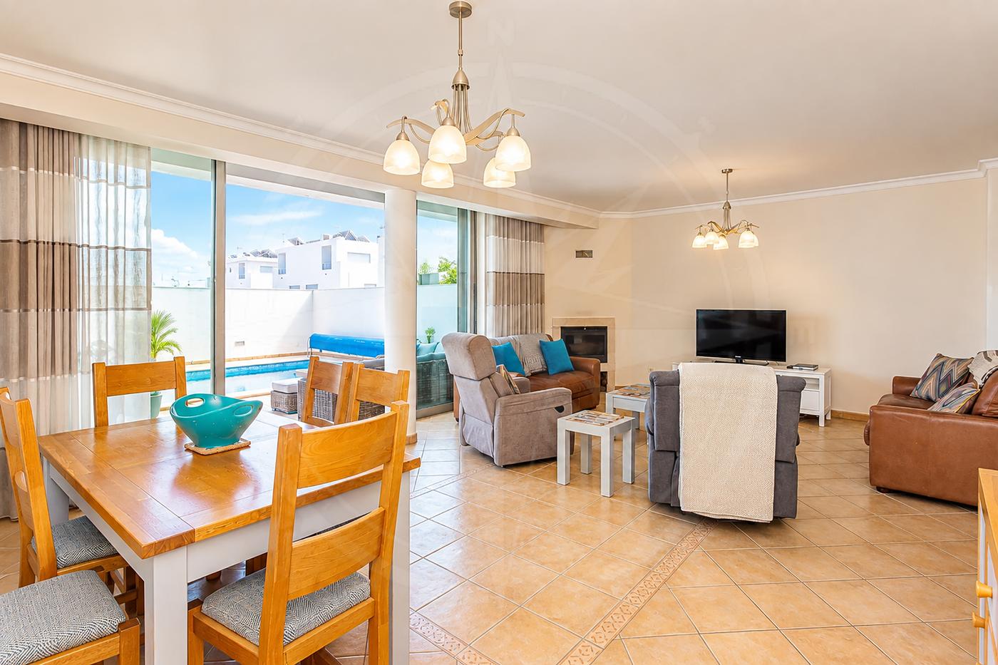 Turn-key 4 Bed Villa with Private Pool, Garage & Sea View Terrace – Central Tavira